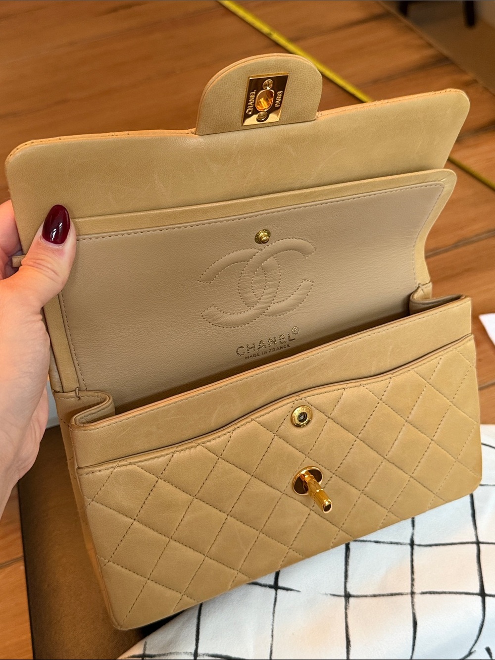 CHANEL Small Classic Vintage Double Flap Beige Quilted Lambskin with Gold Plated - Picture 7 of 16